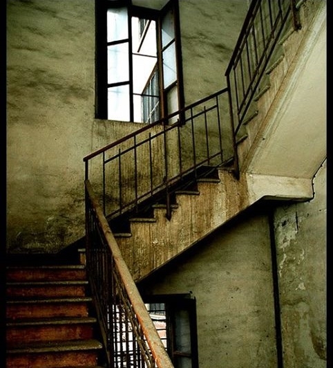 Pic. Source: "The Sad Poem of a Dead Stair" by x-horizon @Deviantart.com