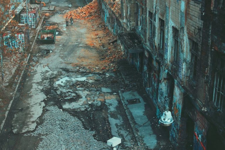 Pic. Source: "Post Apocalyptic Odessa" by Dammmmit @Deviantart.com