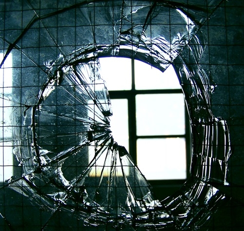 Pic. Source: "Broken" by Niquita @Deviantart.com