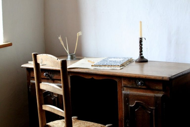 Pic. Source: "Writing Desk" by Okbrightstar @Deviantart.com