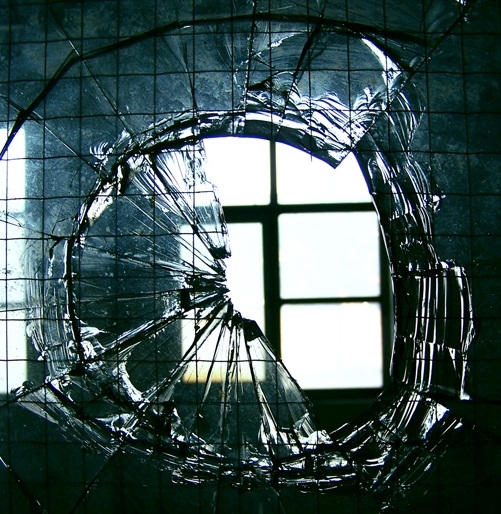 Pic.Source: "Broken" by Niquita @deviantart.com